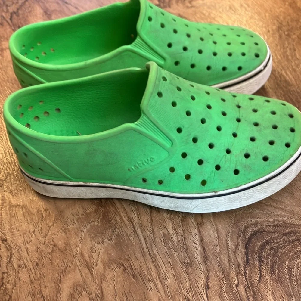 Native shoes toddler 11 lime green rubber slip on